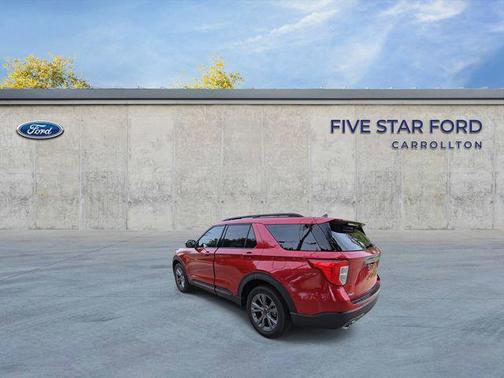 Rapid Red Metallic Tinted Clearcoat 2022 Ford Explorer XLT