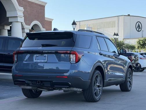 Vapor Blue Metallic 2026 Ford Explorer ST-Line