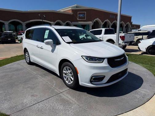 Bright White Clearcoat 2021 Chrysler Pacifica Touring L