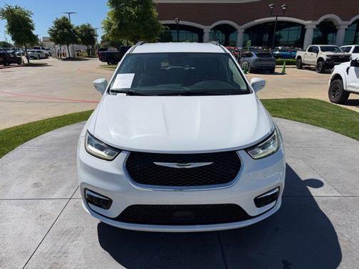 Bright White Clearcoat 2021 Chrysler Pacifica Touring L