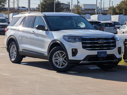 Star White Metallic Tri-Coat 2026 Ford Explorer Active