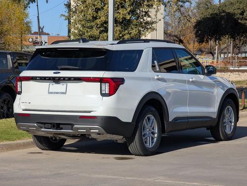 Star White Metallic Tri-Coat 2026 Ford Explorer Active