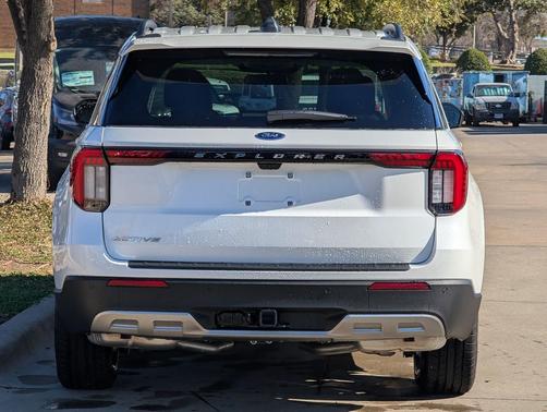 Star White Metallic Tri-Coat 2026 Ford Explorer Active