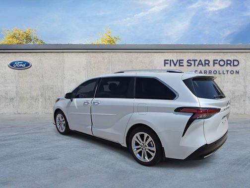2024 Toyota Sienna Platinum 7 Passenger