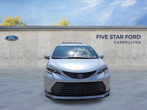 2024 Toyota Sienna Platinum 7 Passenger