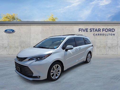 2024 Toyota Sienna Platinum 7 Passenger