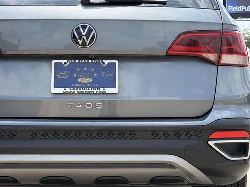 Platinum Gray Metallic 2024 Volkswagen Taos 1.5T SE