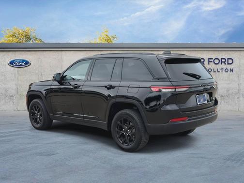 Diamond Black Crystal Pearlcoat 2025 Jeep Grand Cherokee Altitude