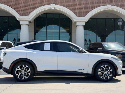 Star White Metallic Tri-Coat 2022 Ford Mustang Mach-E Premium