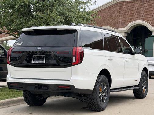 Star White Metallic Tri-Coat 2026 Ford Expedition Tremor