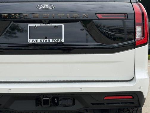 Star White Metallic Tri-Coat 2026 Ford Expedition Tremor