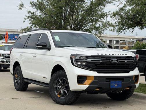 Star White Metallic Tri-Coat 2026 Ford Expedition Tremor