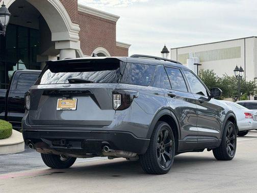 Carbonized Gray Metallic 2023 Ford Explorer ST-Line