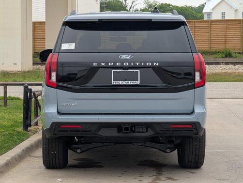 Glacier Gray Metallic Tri-Coat 2026 Ford Expedition Active