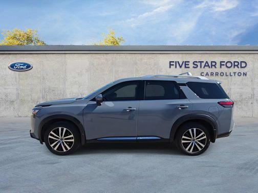 2023 Nissan Pathfinder Platinum FWD