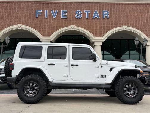Bright White Clearcoat 2020 Jeep Wrangler Unlimited Sahara