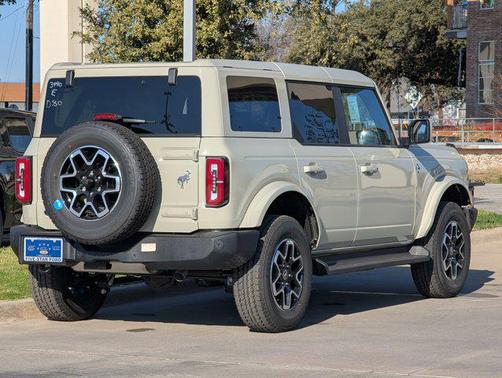 Desert Sand 2025 Ford Bronco Outer Banks