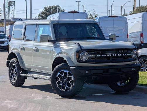 Desert Sand 2025 Ford Bronco Outer Banks