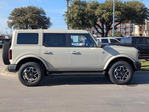Desert Sand 2025 Ford Bronco Outer Banks