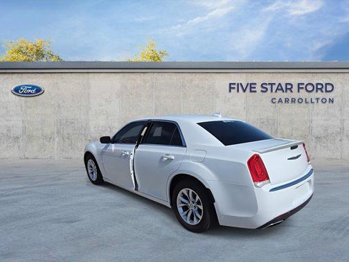 2015 Chrysler 300 Limited