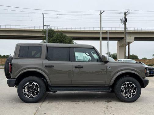 Marsh Gray 2026 Ford Bronco Outer Banks