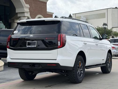Star White Metallic Tri-Coat 2026 Ford Expedition Tremor