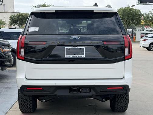 Star White Metallic Tri-Coat 2026 Ford Expedition Tremor