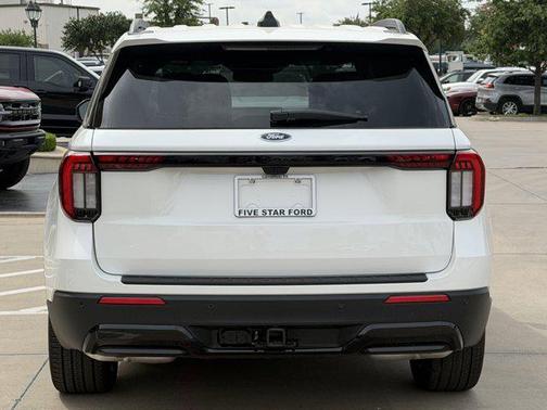 Star White Metallic Tri-Coat 2026 Ford Explorer ST-Line