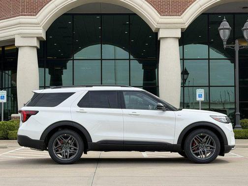 Star White Metallic Tri-Coat 2026 Ford Explorer ST-Line