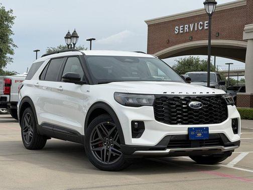 Star White Metallic Tri-Coat 2026 Ford Explorer ST-Line