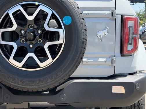 Avalanche Gray 2026 Ford Bronco Outer Banks
