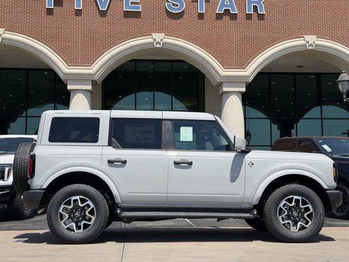 Avalanche Gray 2026 Ford Bronco Outer Banks