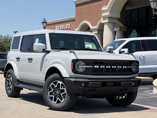 Avalanche Gray 2026 Ford Bronco Outer Banks