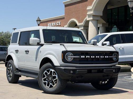 Avalanche Gray 2026 Ford Bronco Outer Banks