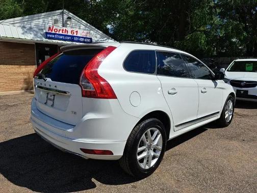 White 2017 Volvo XC60 T5