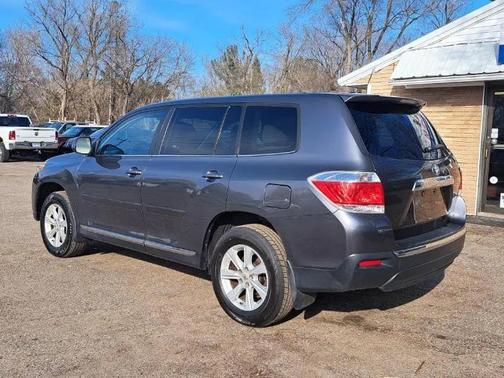 Magnetic Gray Metallic 2012 Toyota Highlander SE
