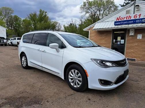 Bright White Clearcoat 2017 Chrysler Pacifica Touring-L