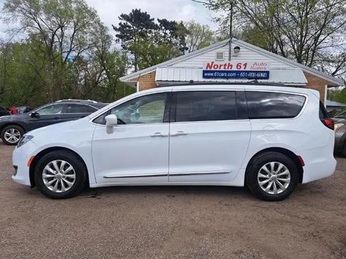Bright White Clearcoat 2017 Chrysler Pacifica Touring-L