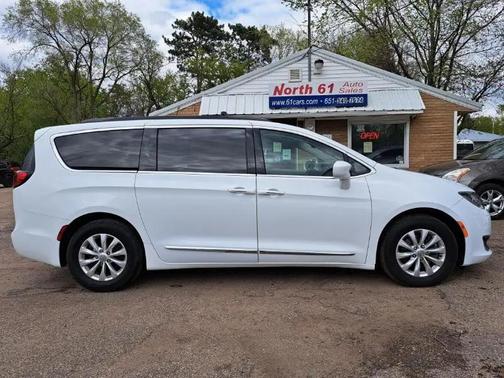 Bright White Clearcoat 2017 Chrysler Pacifica Touring-L