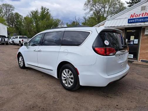 Bright White Clearcoat 2017 Chrysler Pacifica Touring-L