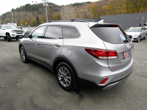 2017 Hyundai SANTA FE SE