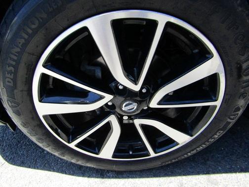 Black 2017 Nissan Rogue SL
