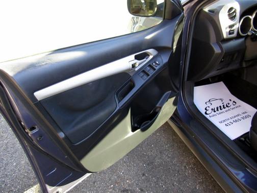2010 Pontiac Vibe Base