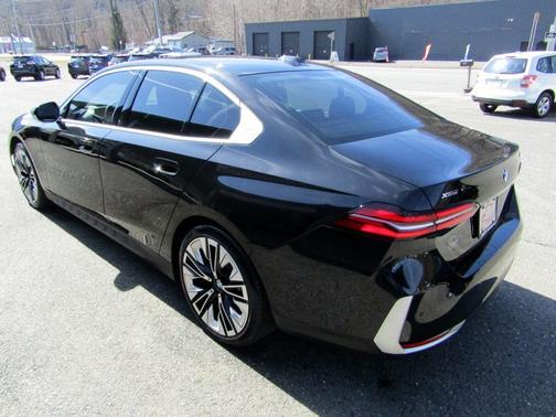 Black 2025 BMW 530 i xDrive