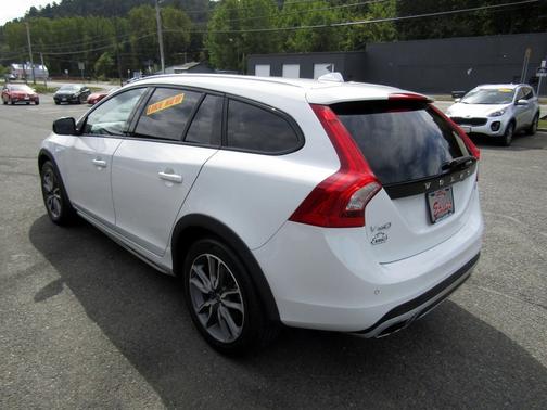 2018 Volvo V60 Cross Country T5