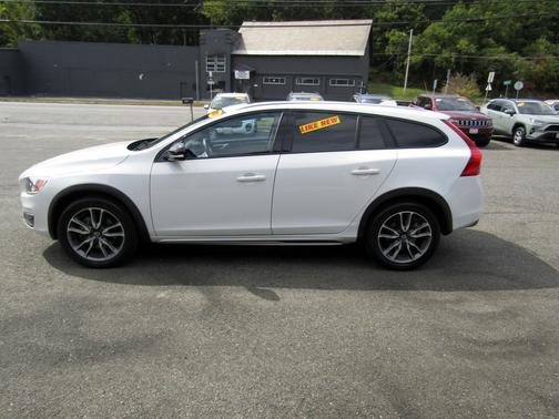 2018 Volvo V60 Cross Country T5