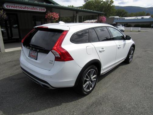 2018 Volvo V60 Cross Country T5