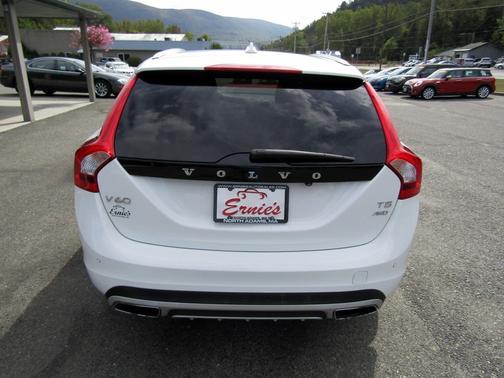 2018 Volvo V60 Cross Country T5