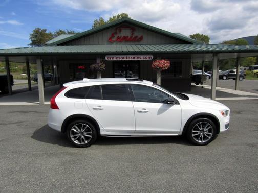 2018 Volvo V60 Cross Country T5