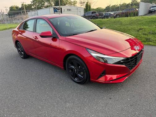 2022 Hyundai ELANTRA SEL